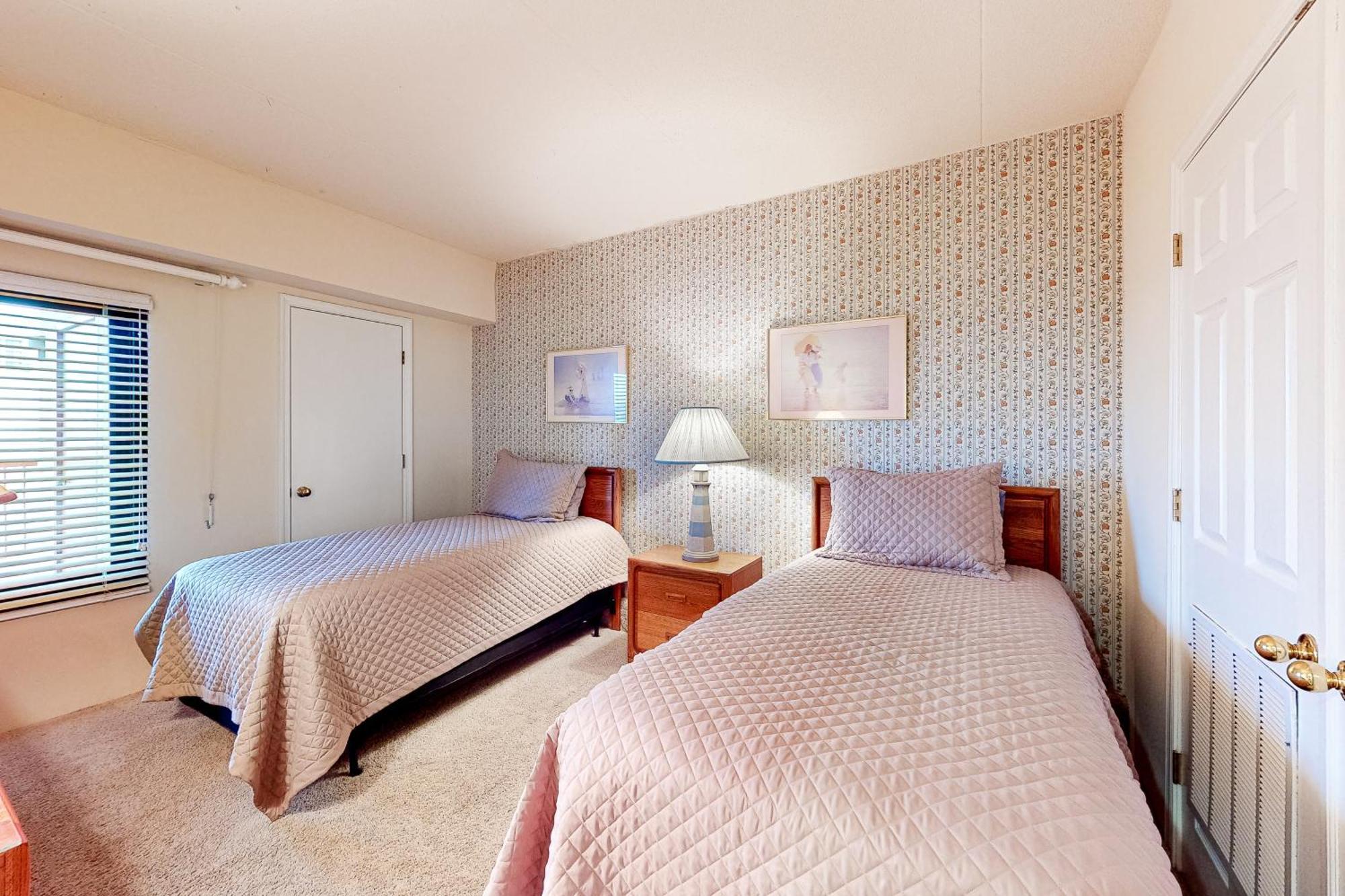 Rainbow Condos Ocean City Room photo